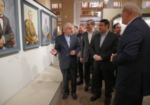 بازدید وزیر میراث فرهنگی، گردشگری و صنایع‌دستی از موزه بانک ملی ایران