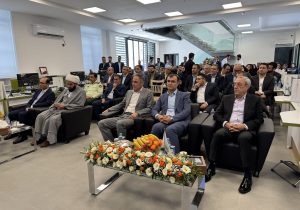 مدیرعامل بیمه البرز در آئین افتتاح ساختمان جدید بندر امام خمینی مطرح کرد: همسو با سیاست های کلان اقتصادی دولت و تحقق تأکیدات رهبری در خدمت به مردم، حرکت می کنیم