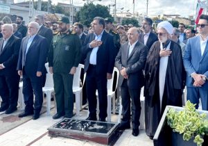 عطرافشانی گلزار شهدای ساری با حضور رئیس بنیاد شهید و امور ایثارگران کشور و مدیرعامل بیمه دی