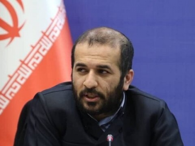 نماینده مردم سردشت، پیرانشهر و میرآباد در مجلس گفت: چرا باید بین کارمند رسمی و شرکتی که کار مشابه انجام میدهند، تفاوت فاحش در حقوق و امنیت شغلی وجود داشته باشد؟