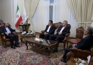 نشست مدیرعامل بیمه دانا و استاندار آذربایجان شرقی با محوریت توسعه همکاری‌ها و ارتقای خدمات بیمه‌ای