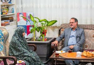 رئیس سازمان بازرسی کل کشور با خانواده شهیدان خالقی پور دیدار کرد