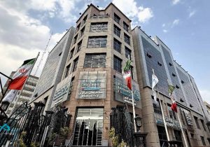 ادعای پرداخت شدن حقوق نجومی و وام ۴٫۵ میلیارد تومانی اشتباه است