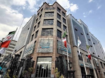 ادعای پرداخت شدن حقوق نجومی و وام ۴٫۵ میلیارد تومانی اشتباه است