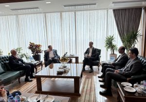 همکاری فرهنگی بیمه البرز و روزنامه دنیای اقتصاد با انتشار کتاب «سرانجام انسان طراز نوین»