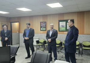 مدیرعامل بیمه البرز در بازدید سرزده از شعبه شهرکرد: رضایت مشتریان مؤثرترین تبلیغ است